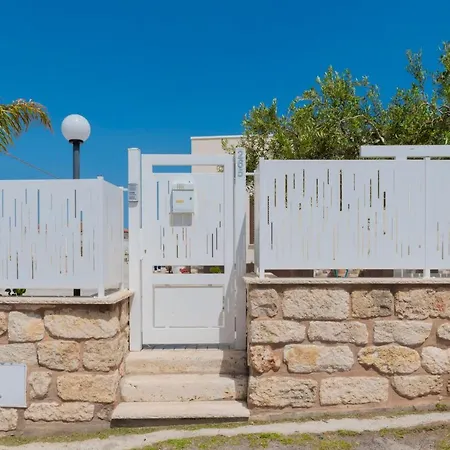 Con Piscina Marina Alcamo